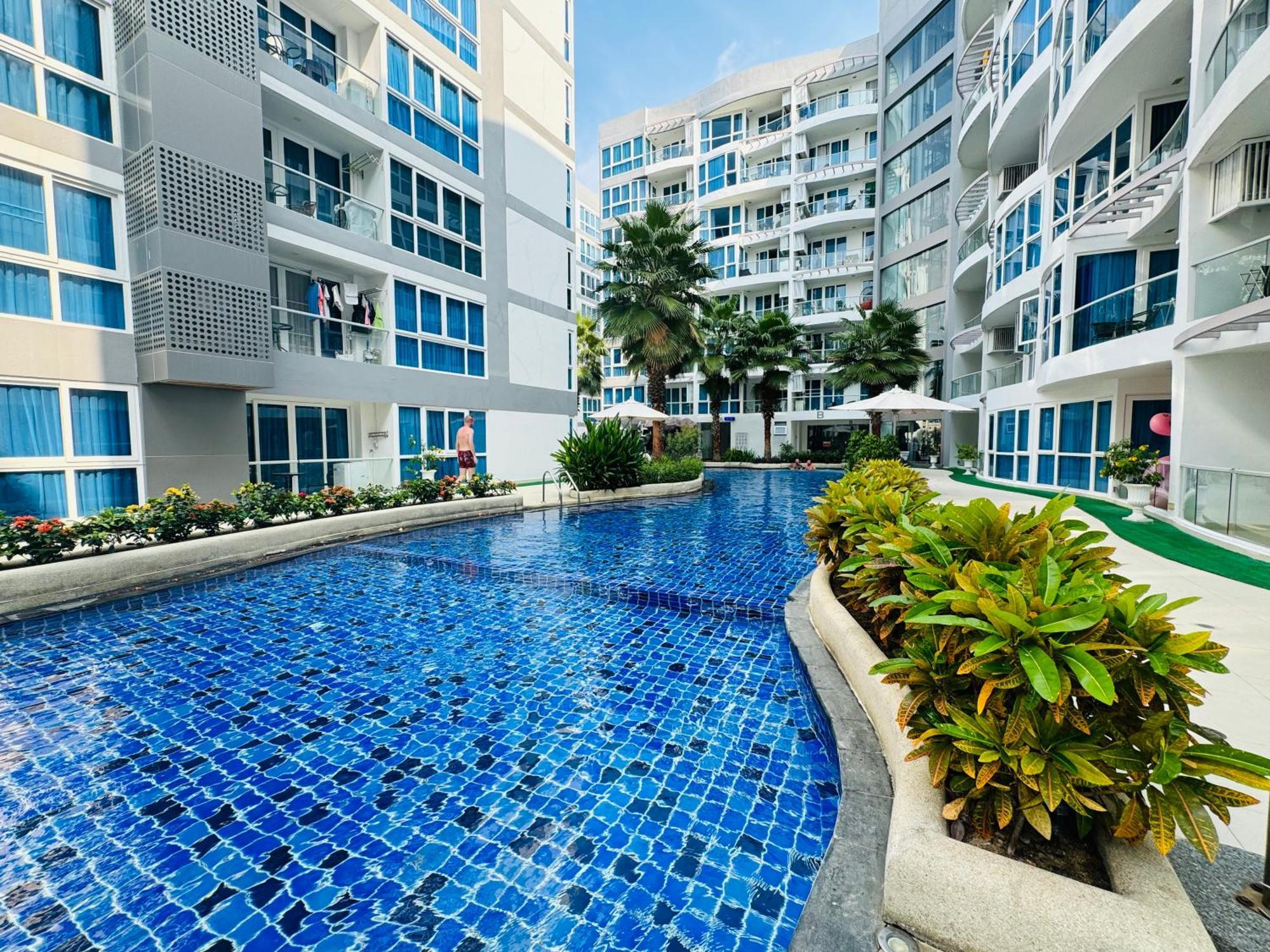 Appartement Grand Avenue 2bedr 2bathr 38and38 Sqm 2rooms Together Poor View Or City View Pattaya