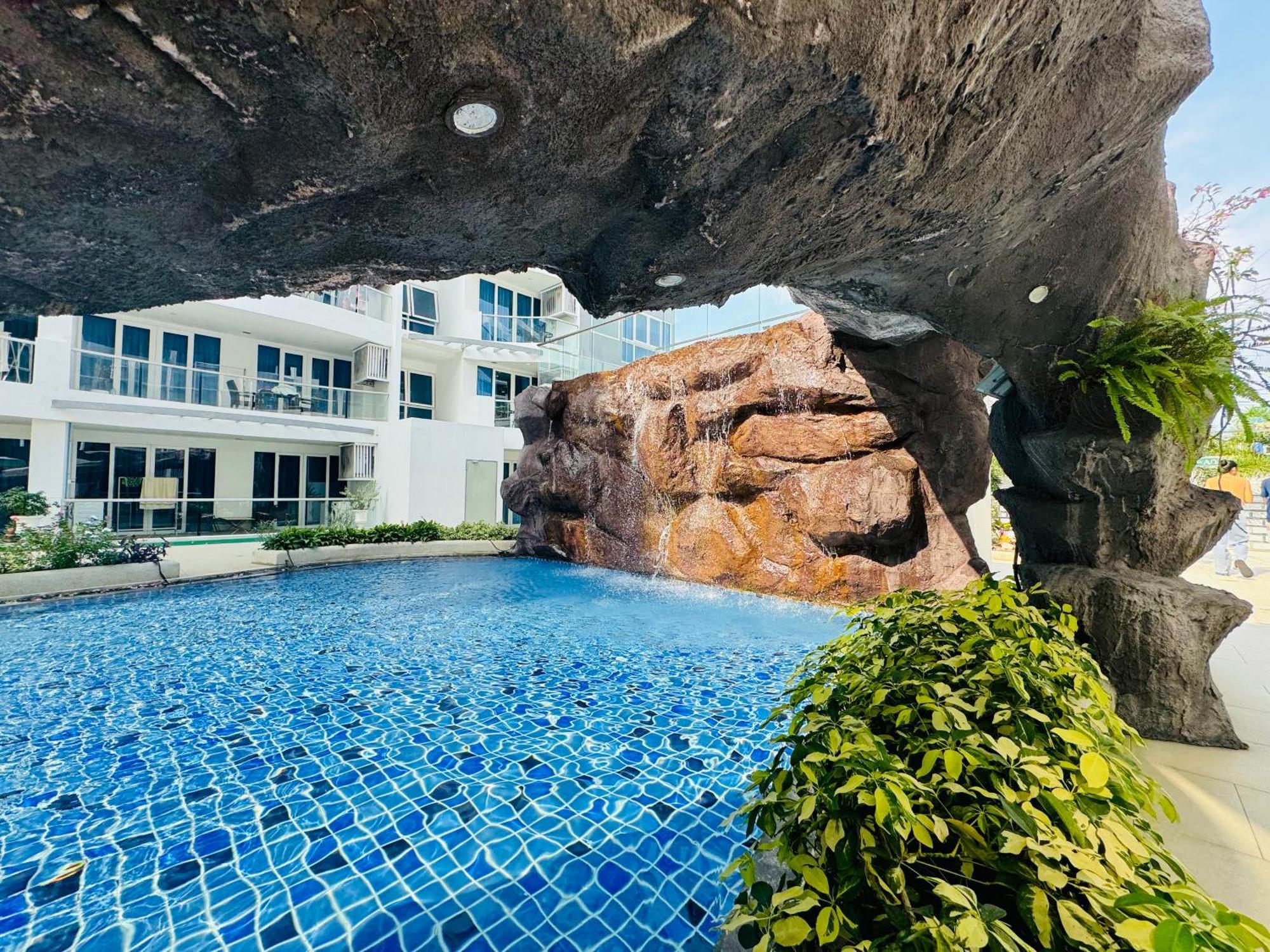 Appartement Grand Avenue 2bedr 2bathr 38and38 Sqm 2rooms Together Poor View Or City View Pattaya