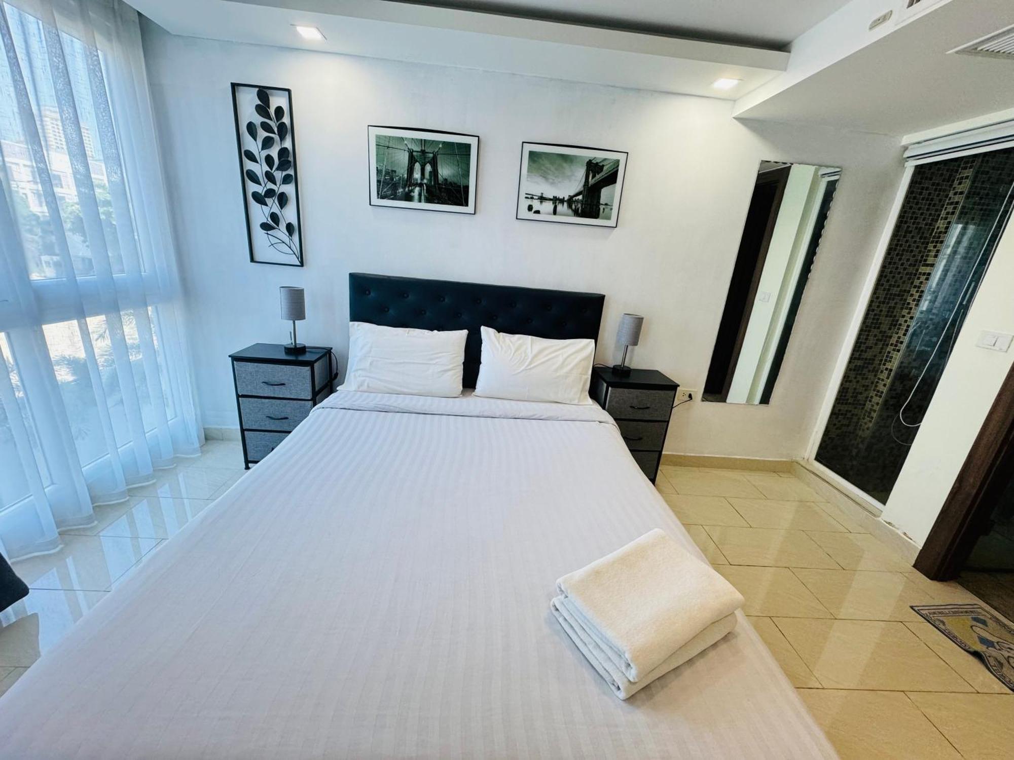 Appartement Grand Avenue 2bedr 2bathr 38and38 Sqm 2rooms Together Poor View Or City View *