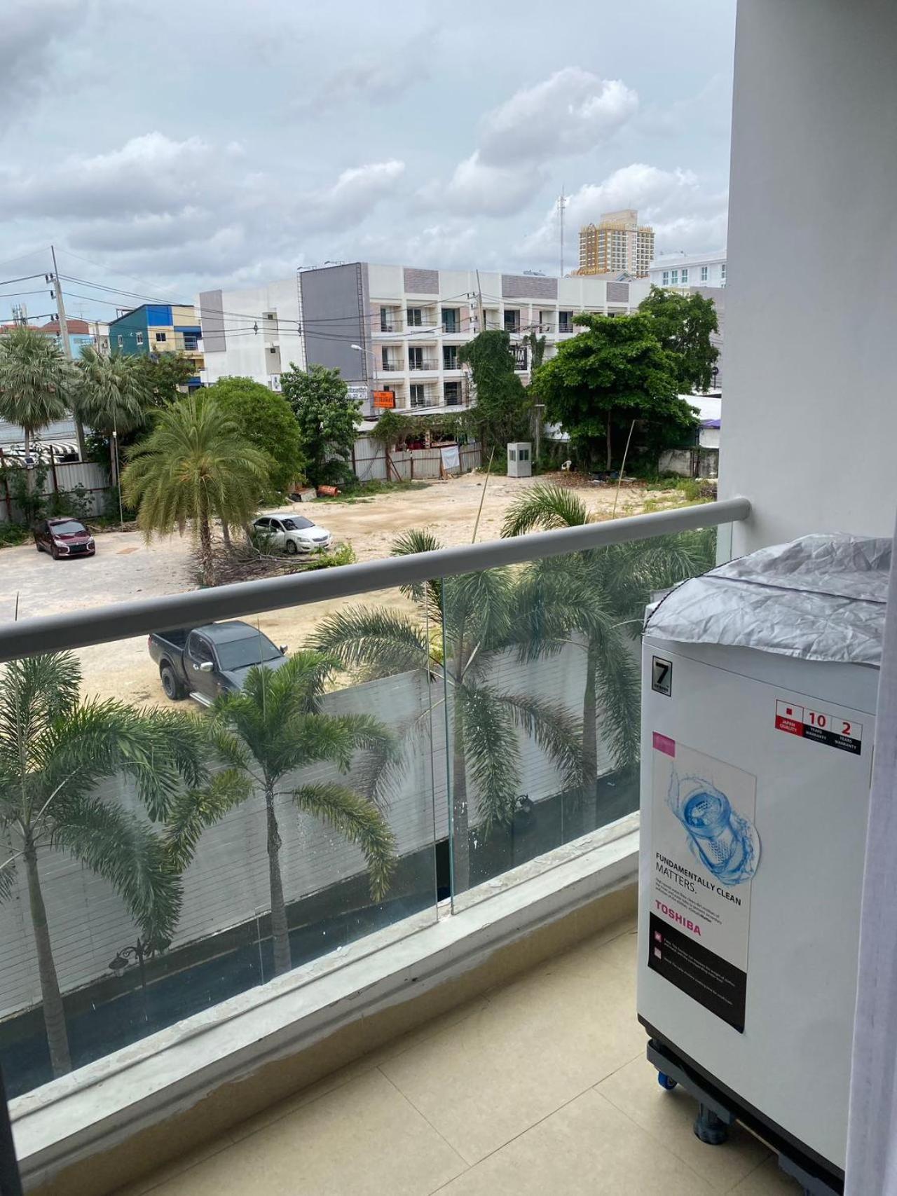 Grand Avenue 2bedr 2bathr 38and38 Sqm 2rooms Together Poor View Or City View