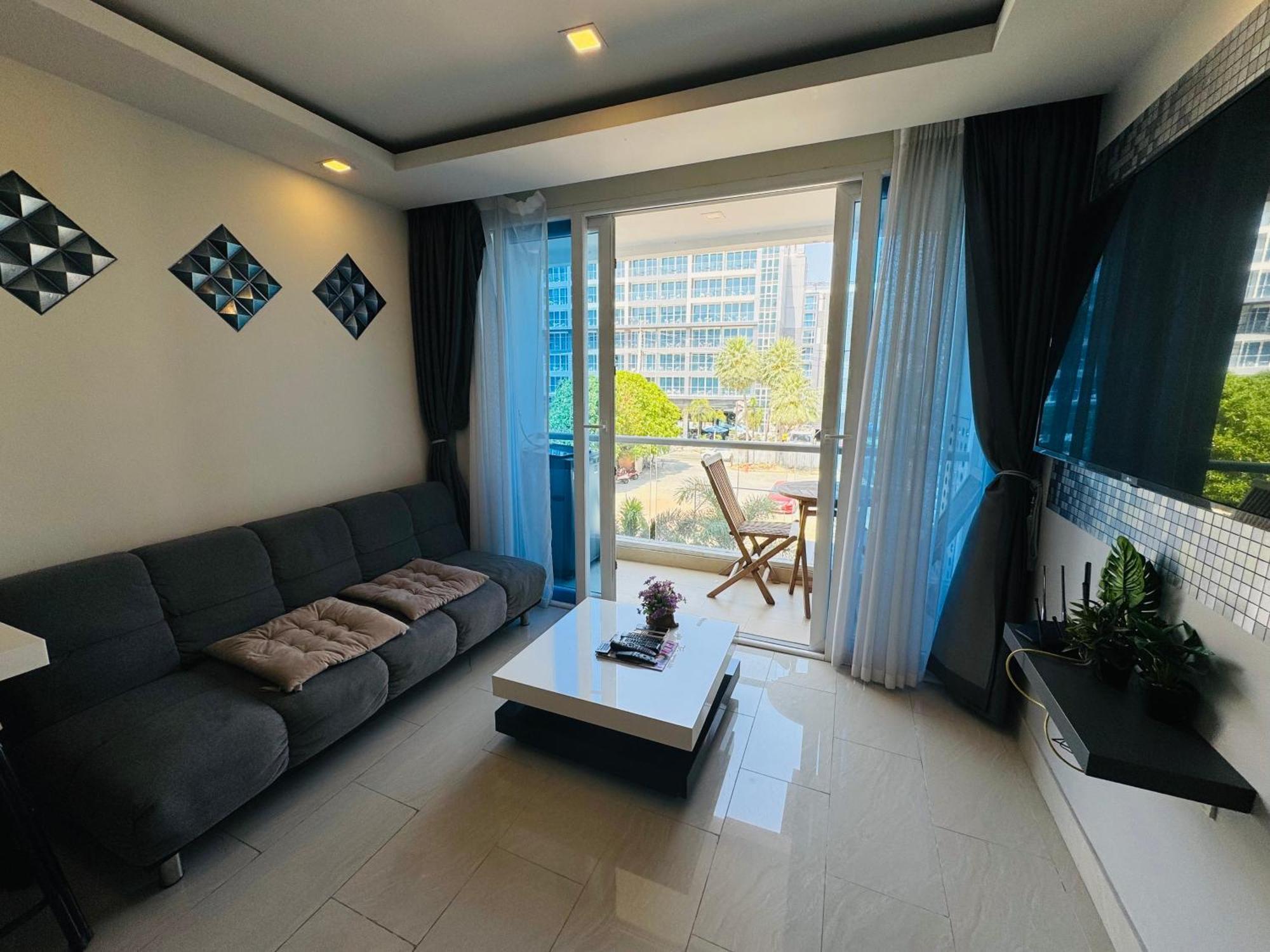 Grand Avenue 2bedr 2bathr 38and38 Sqm 2rooms Together Poor View Or City View