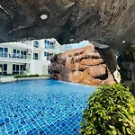Grand Avenue 2Bedr 2Bathr 38And38 Sqm 2Rooms Together Poor View Or City View