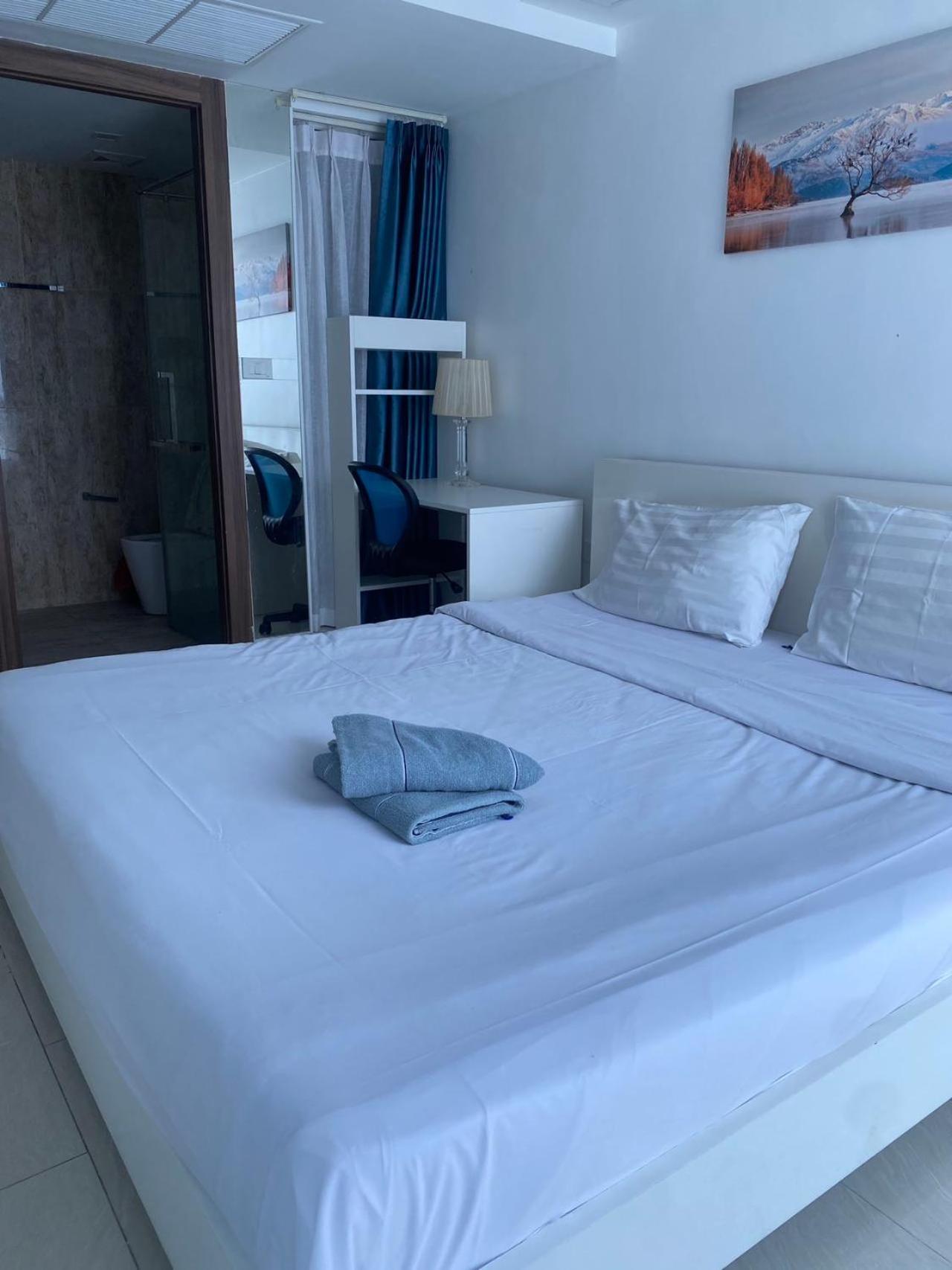 Grand Avenue 2bedr 2bathr 38and38 Sqm 2rooms Together Poor View Or City View Pattaya