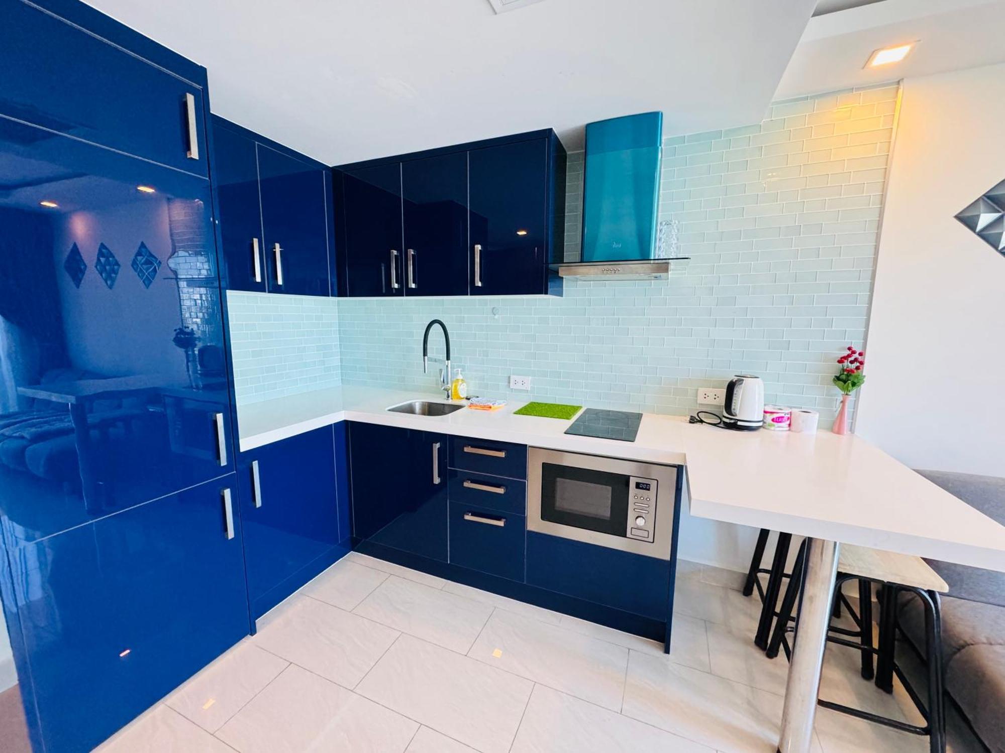 Grand Avenue 2bedr 2bathr 38and38 Sqm 2rooms Together Poor View Or City View Apartment Pattaya